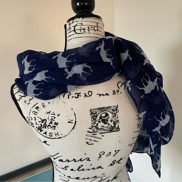 Flaaronning Scarf with Original Norwegian Design Elks - Picture 2 of 6
